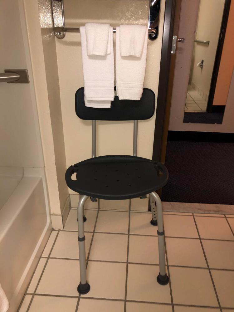 Queen Room - Mobility Access/Non-Smoking interior
